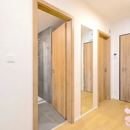 Design Apartment - Balcony, Free Parking, Yoga, 10 Mins To Center, By Gravity Prague Exterior photo