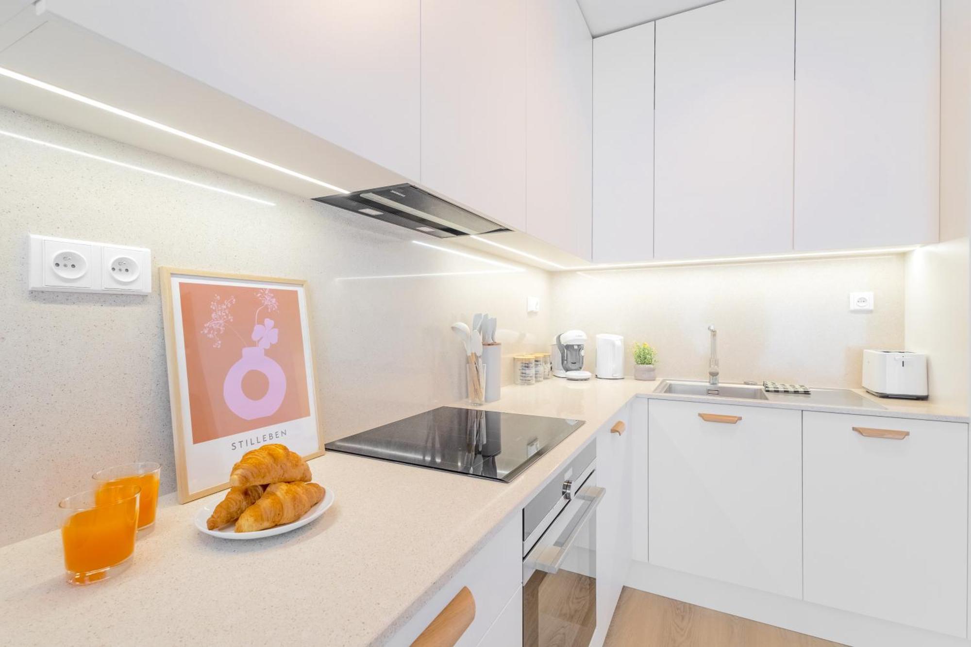 Design - Balcony, Free Parking, Yoga, 10 Mins To Center, By Gravity Apartment Prag